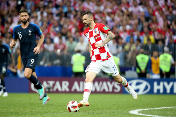 更是在中场 更是在中场